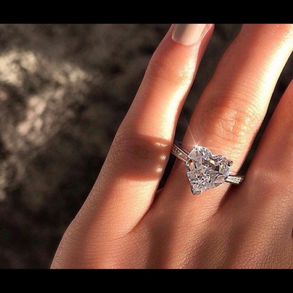 Sparkling Silver heart shaped ring 💗 - Picture 3 of 4